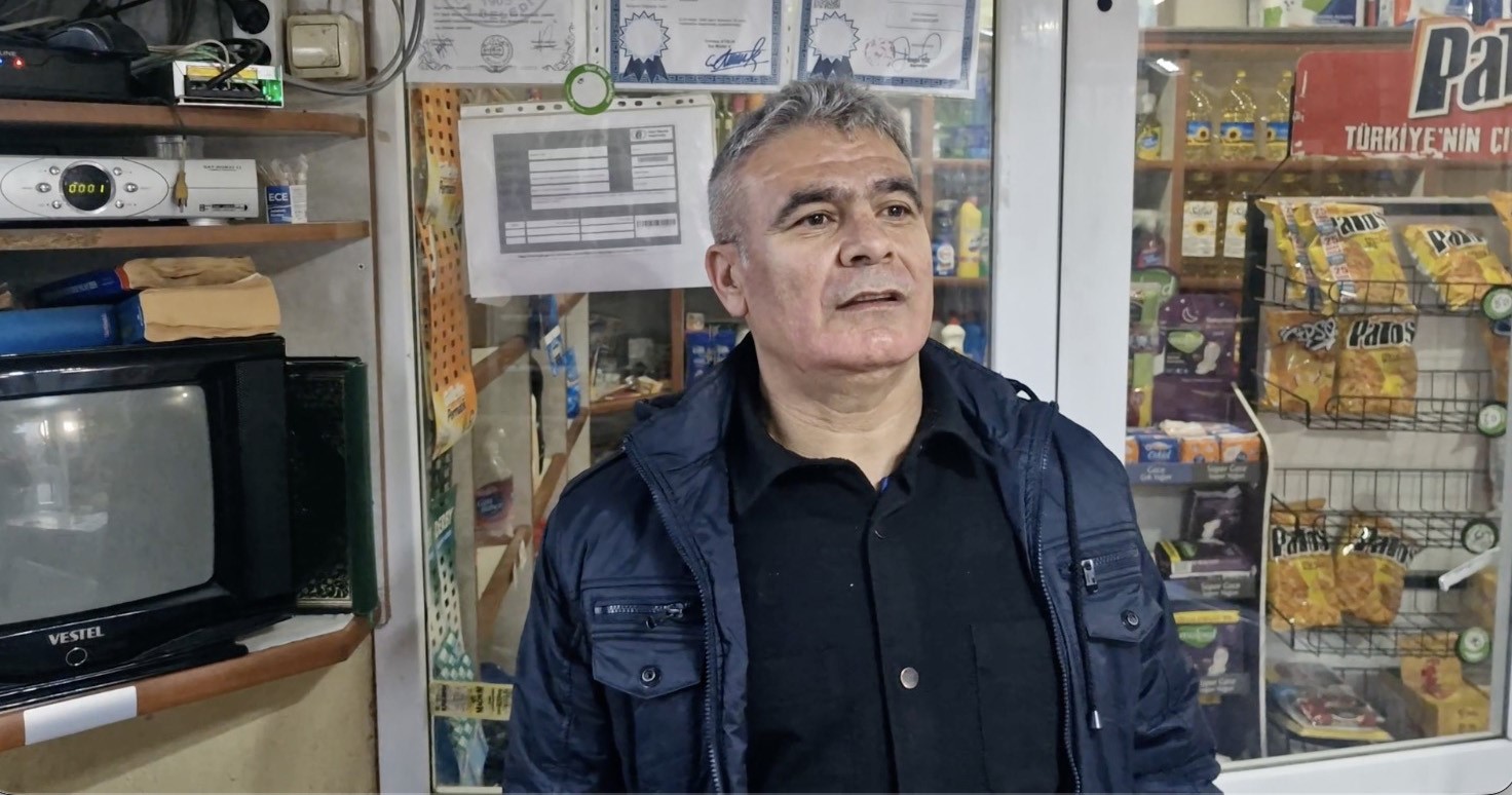 hayirsever-cift-mahalle-bakkalindaki-230-bin-liralik-veresiye-borcunu-odeyerek-50-ailenin-borcunu-sildi