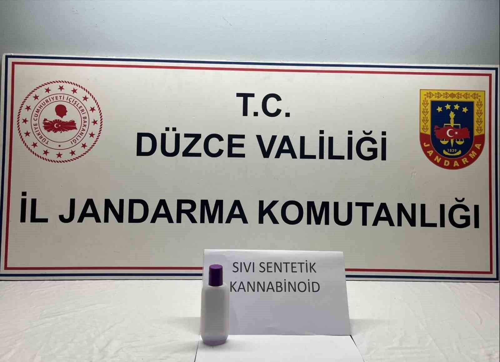 jandarma-devriye-sirasinda-yakaladi-uzerinden-uyusturucu-cikti