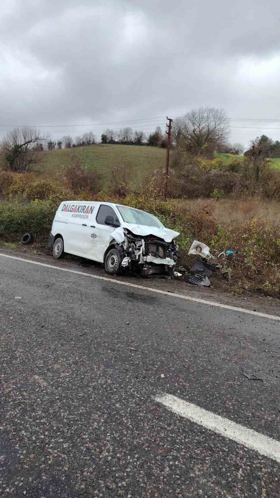 karsi-seride-gecen-otomobil-ticari-aracla-carpisti-1-yarali