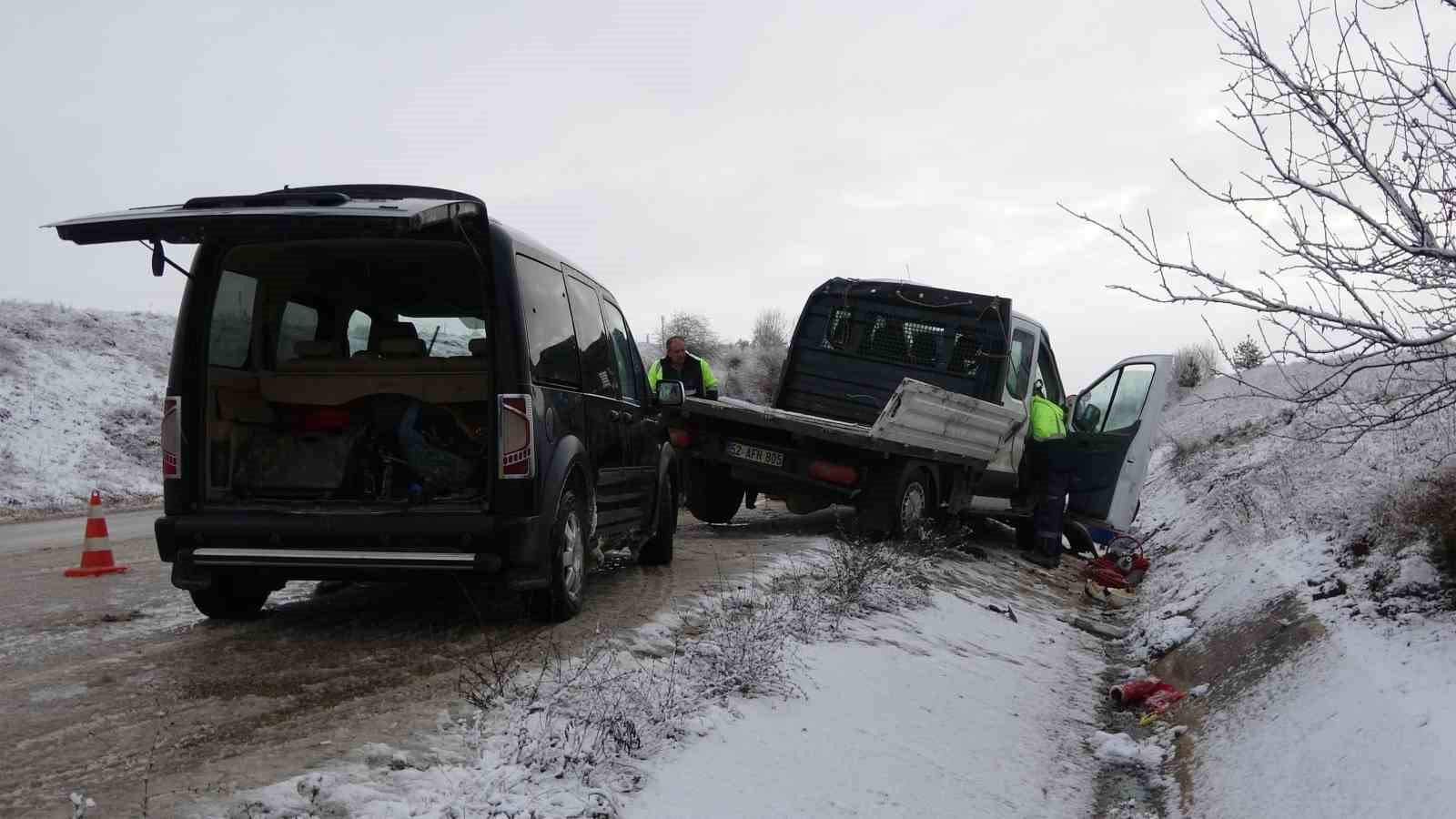 kastamonuda-iscileri-tasiyan-kamyonet-yan-yatti-7-yarali