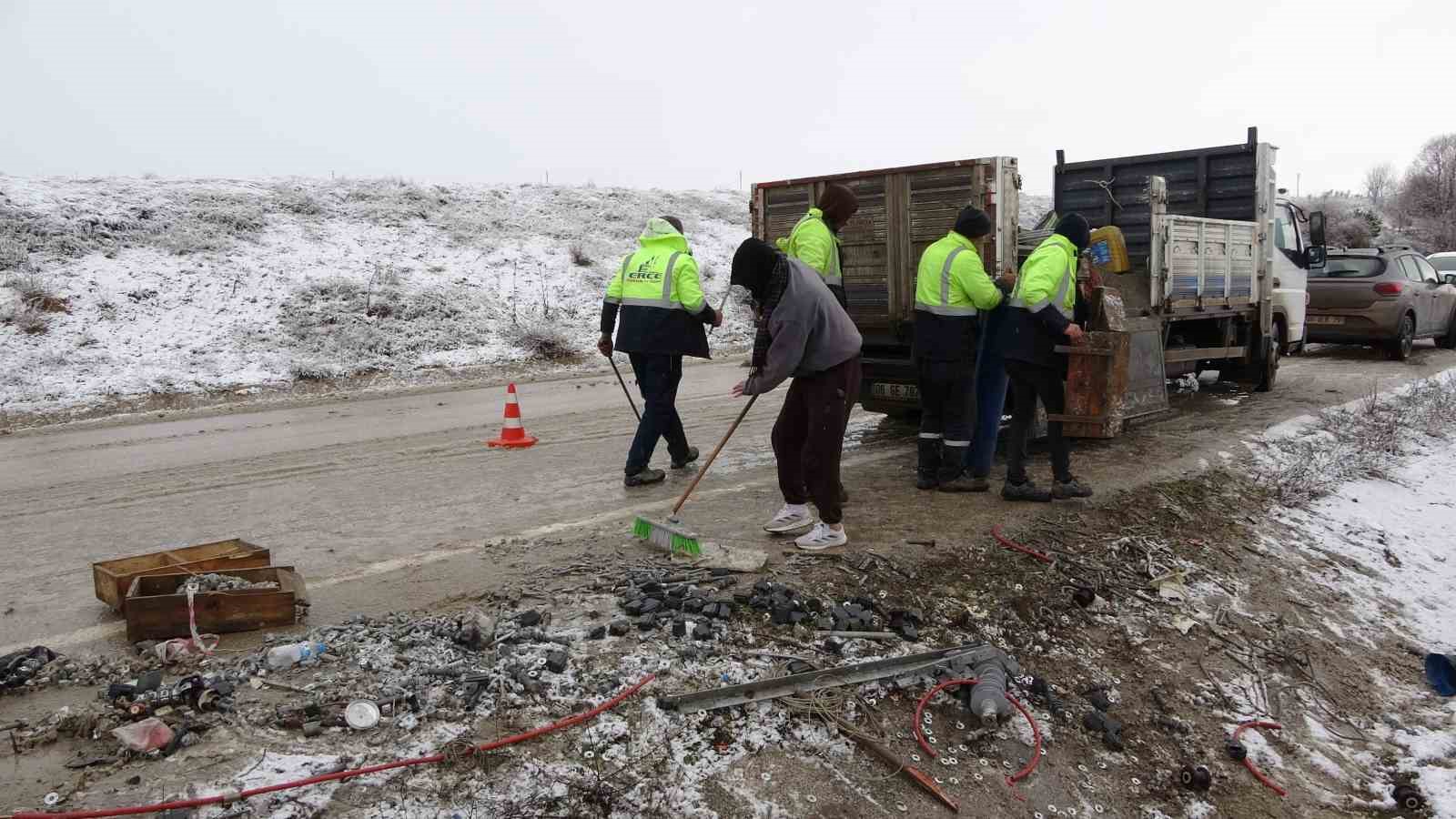 kastamonuda-iscileri-tasiyan-kamyonet-yan-yatti-7-yarali