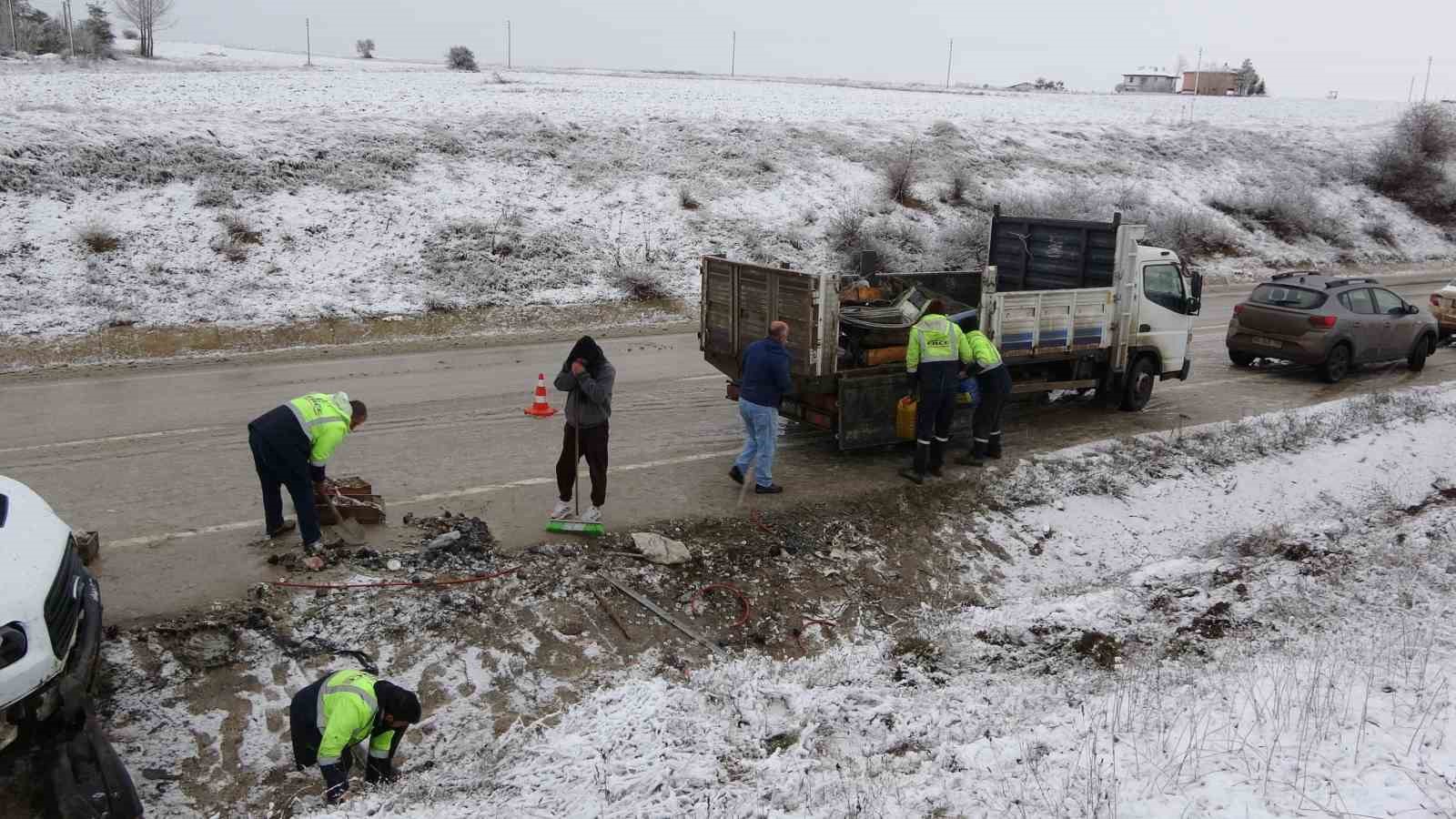 kastamonuda-iscileri-tasiyan-kamyonet-yan-yatti-7-yarali