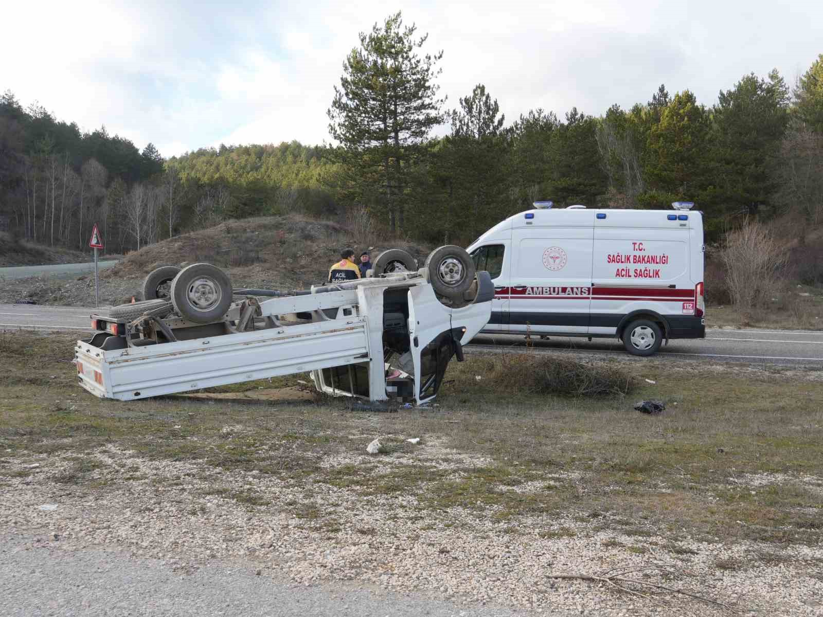 kastamonuda-otomobil-ile-carpisan-kamyonet-ters-dondu-1-olu-1-yarali