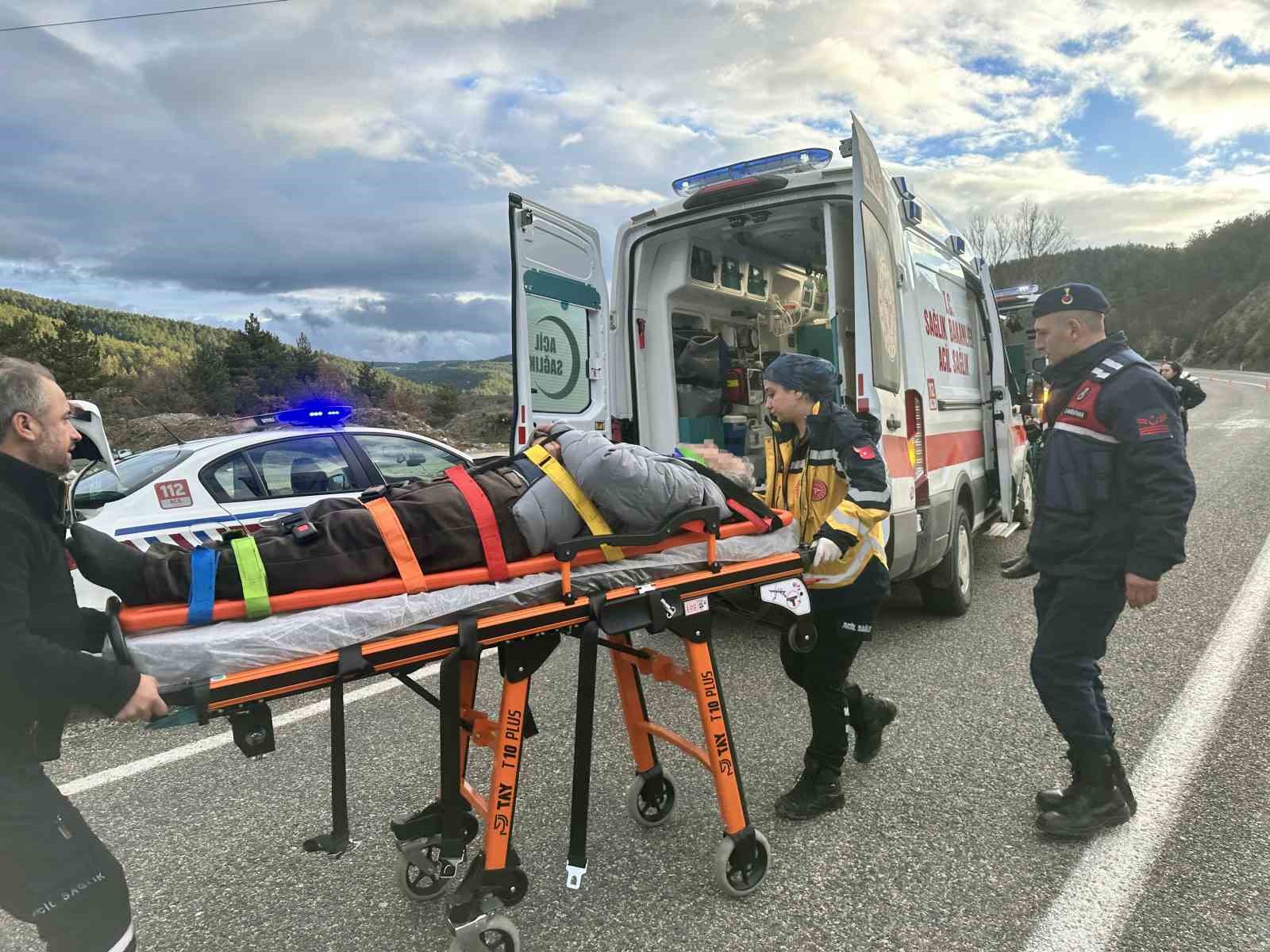 kastamonuda-otomobil-ile-carpisan-kamyonet-ters-dondu-1-olu-1-yarali