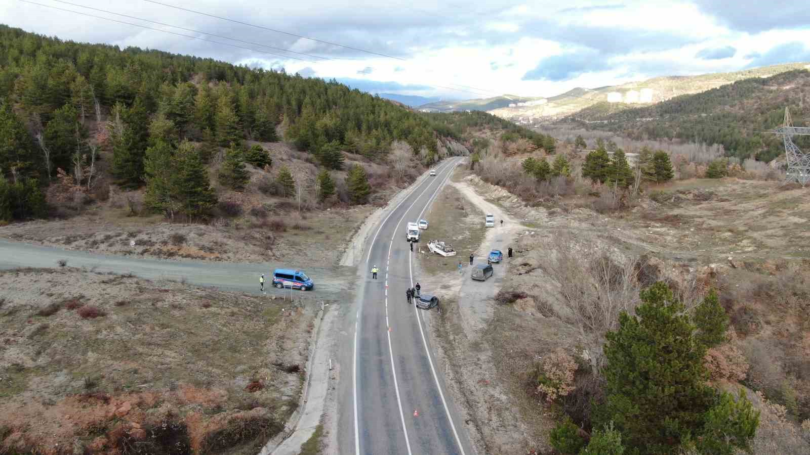 kastamonuda-otomobil-ile-carpisan-kamyonet-ters-dondu-1-olu-1-yarali