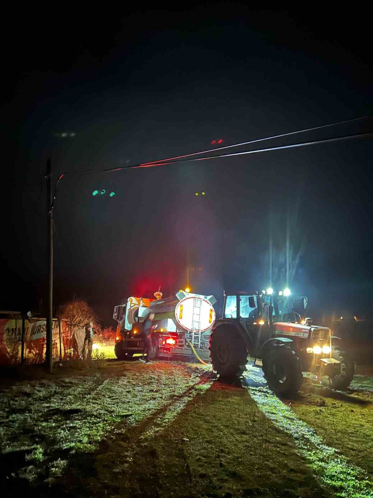 kastamonuda-yanginda-bir-evin-catisi-kullanilamaz-hale-geldi