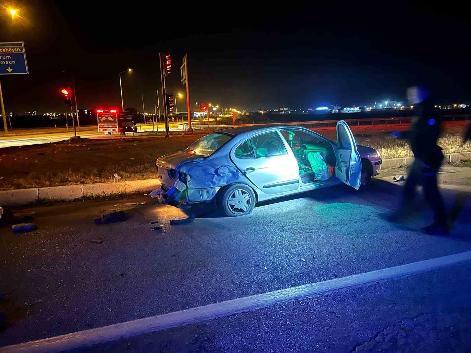 kirmizi-isik-ihlali-kazaya-sebep-oldu-o-anlar-kamerada