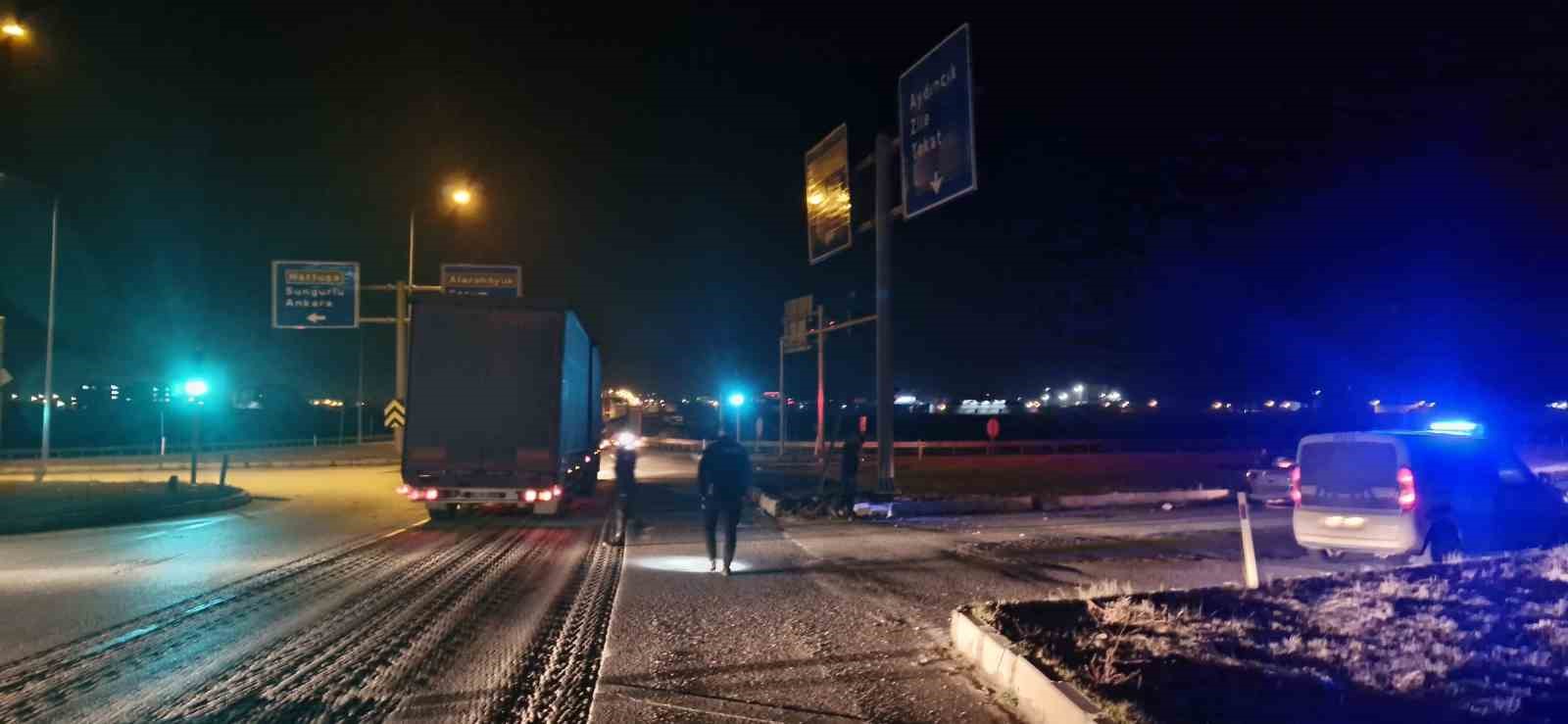 kirmizi-isik-ihlali-kazaya-sebep-oldu-o-anlar-kamerada