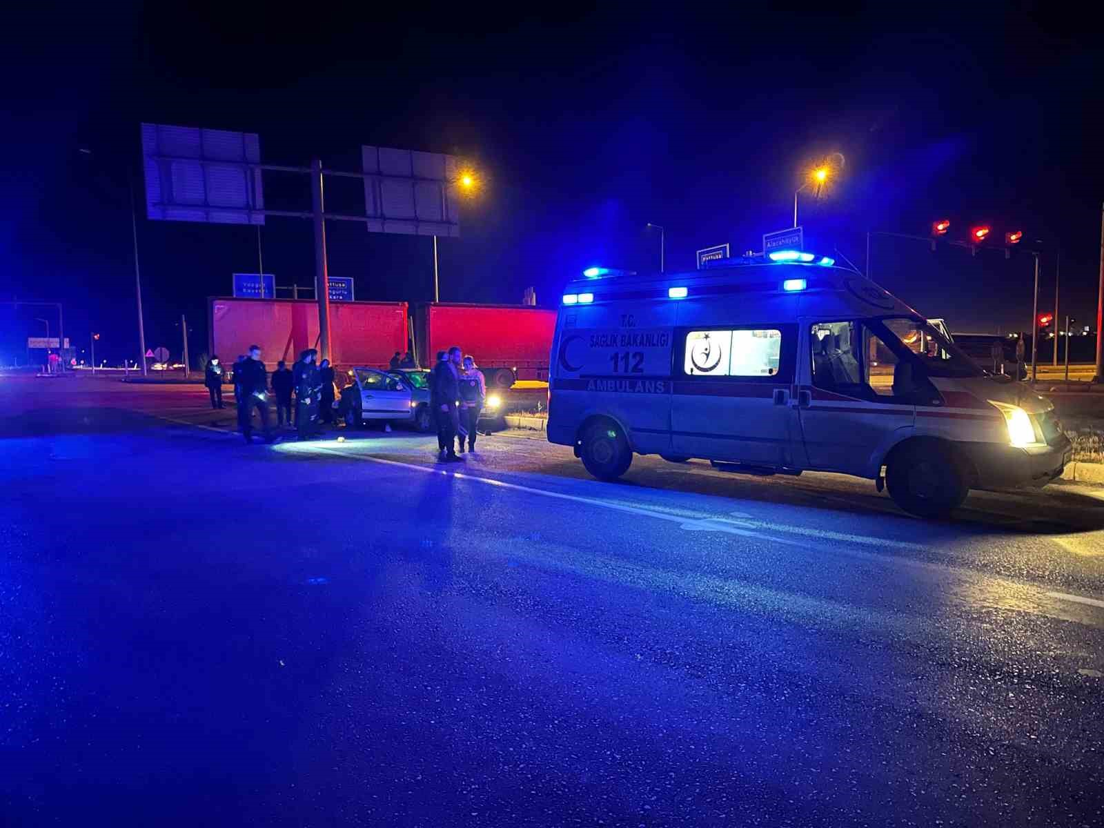 kirmizi-isik-ihlali-kazaya-sebep-oldu-o-anlar-kamerada