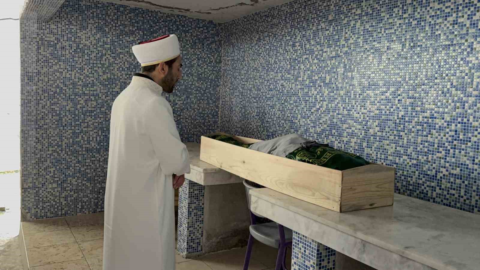 kolunu-silaj-makinesine-kaptirarak-olen-cocuk-topraga-verildi