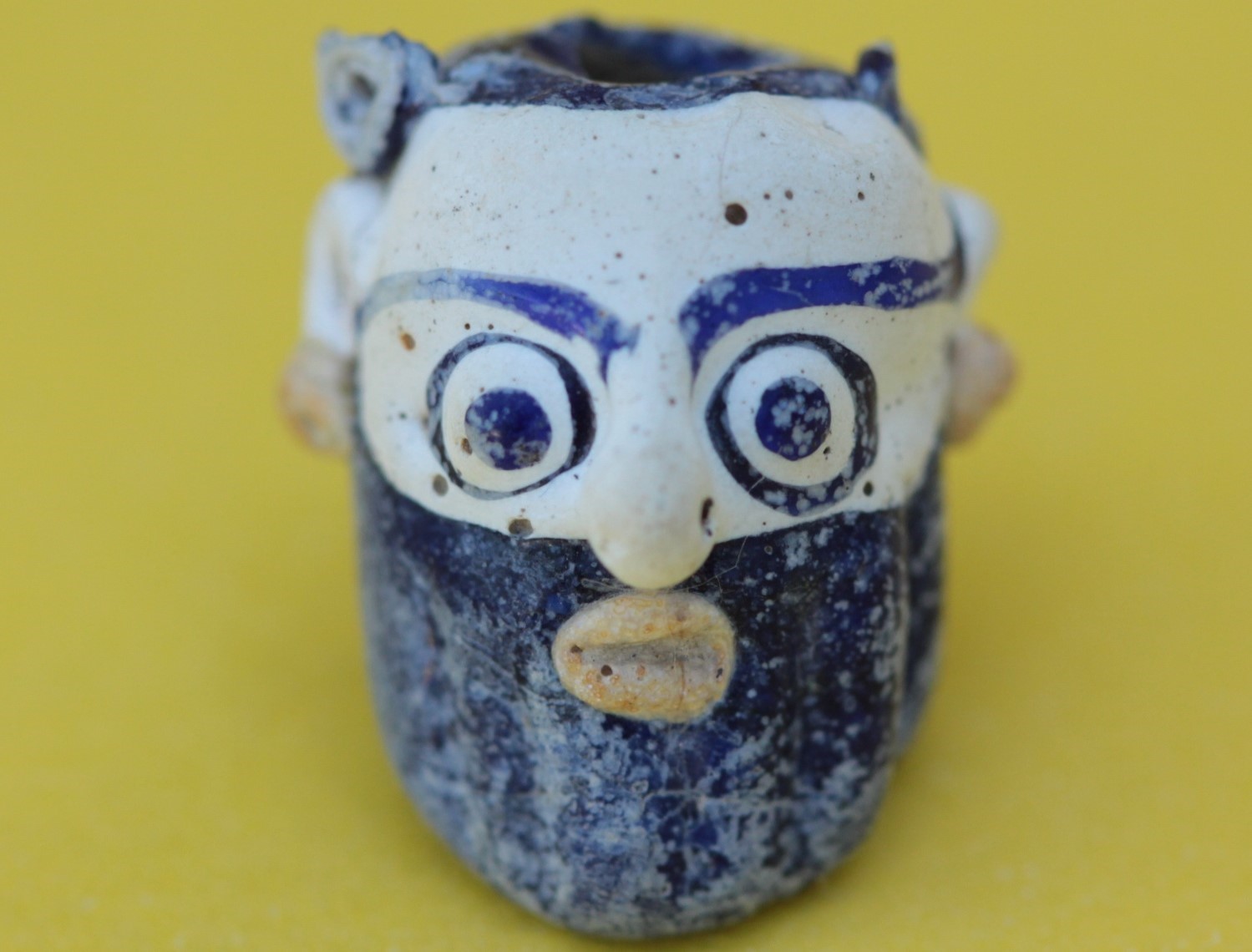 oluz-hoyukte-fenikelilerin-izine-rastlandi-insan-basli-cam-boncuklar-ve-kupten-bebek-mezarlari-bulundu