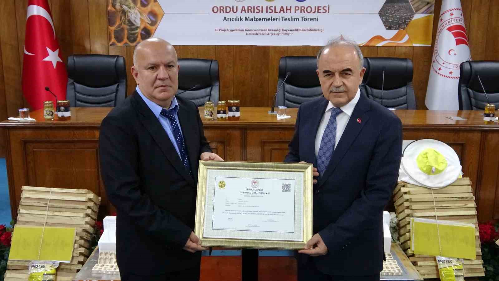 orduda-aricilara-malzeme-destegi