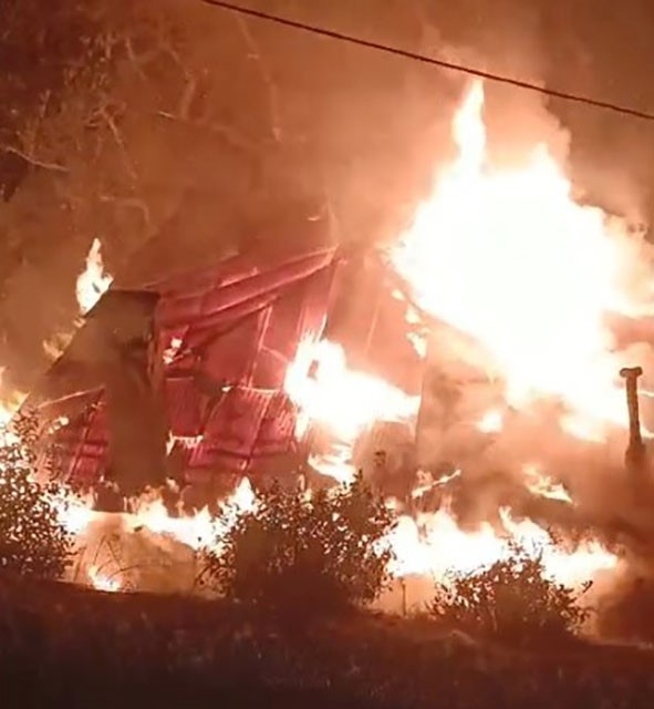 orduda-iki-katli-ahsap-evde-yangin