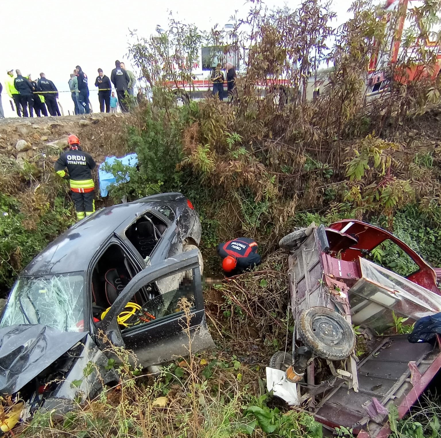 orduda-uc-tekerlekli-arac-ile-otomobil-carpisti-2-olu-1-yarali