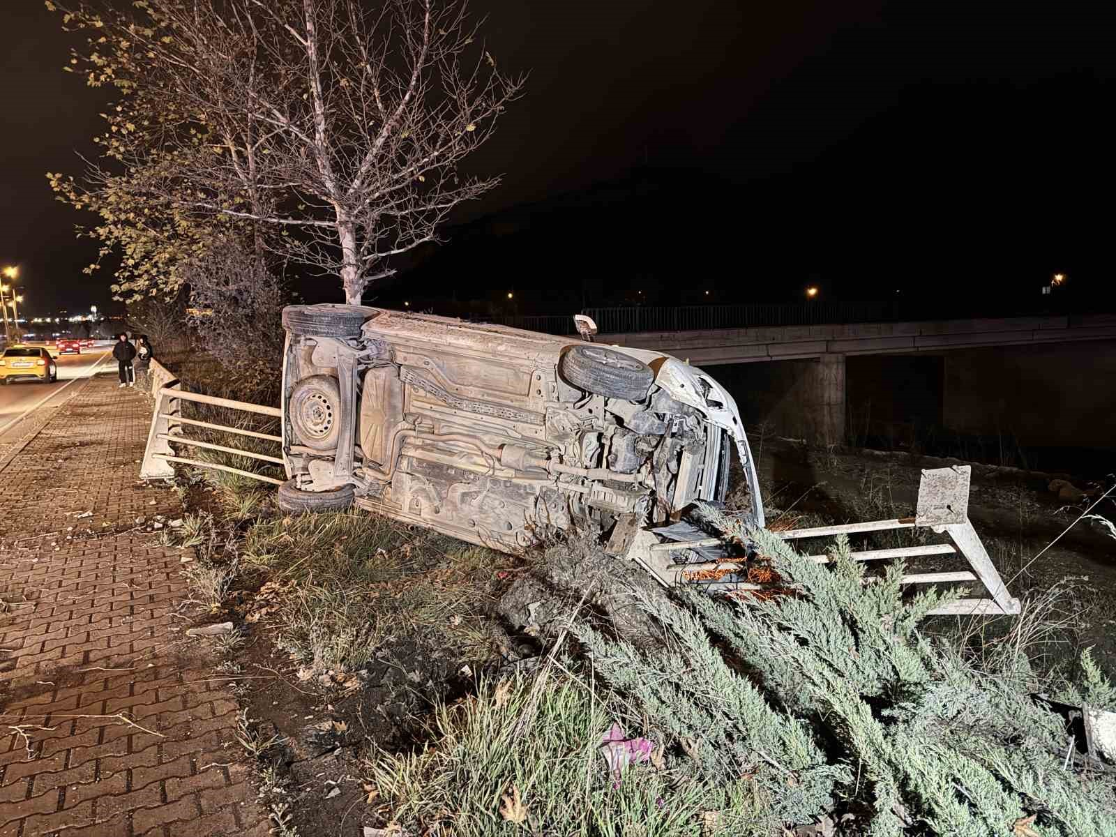 otomobil-ile-hafif-ticari-arac-carpisti-3-yarali