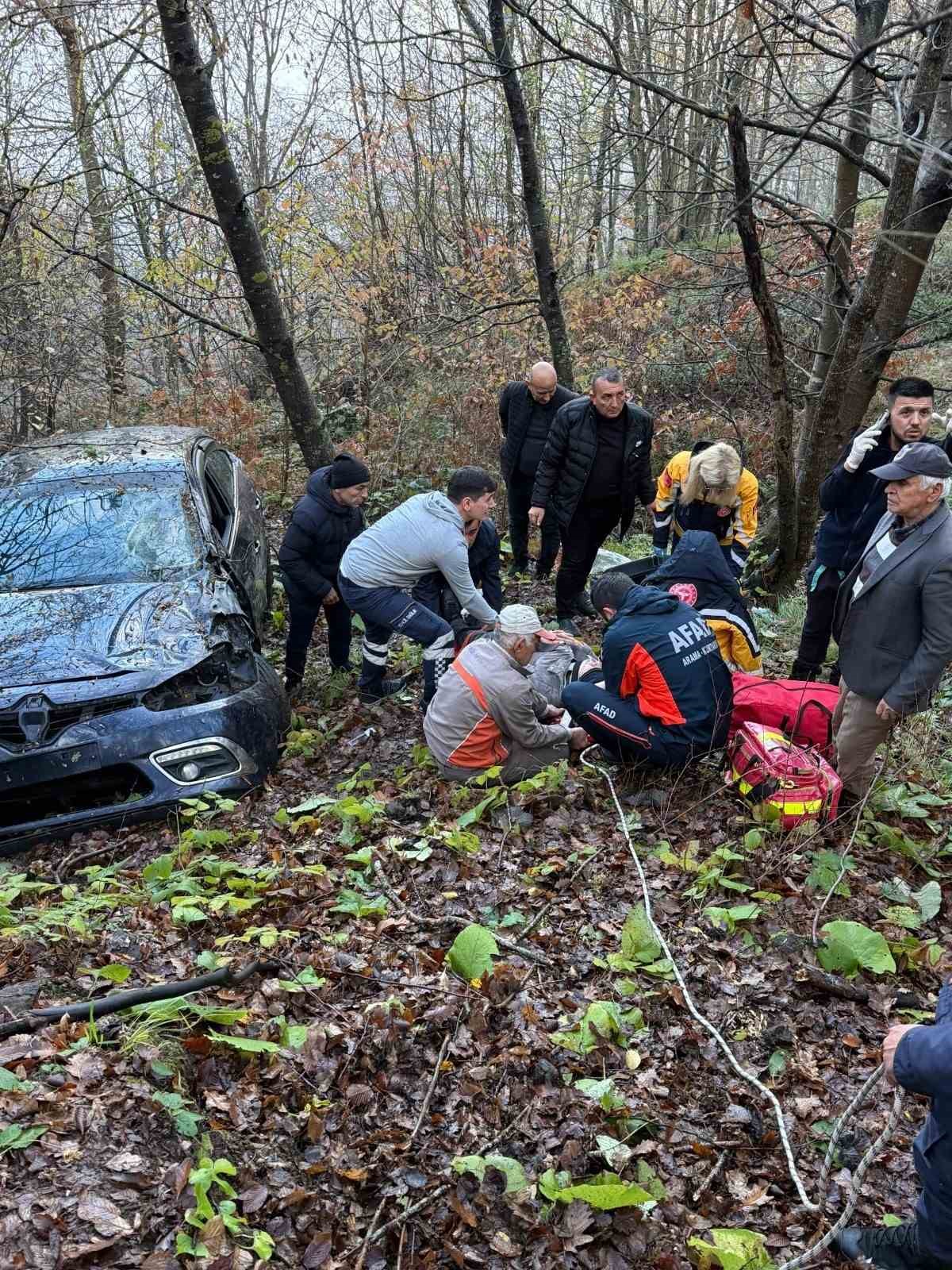 otomobil-ormanlik-alana-uctu-2-yarali