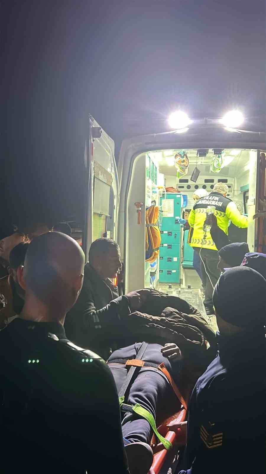 otomobil-sarampole-yuvarlandi-1-yarali