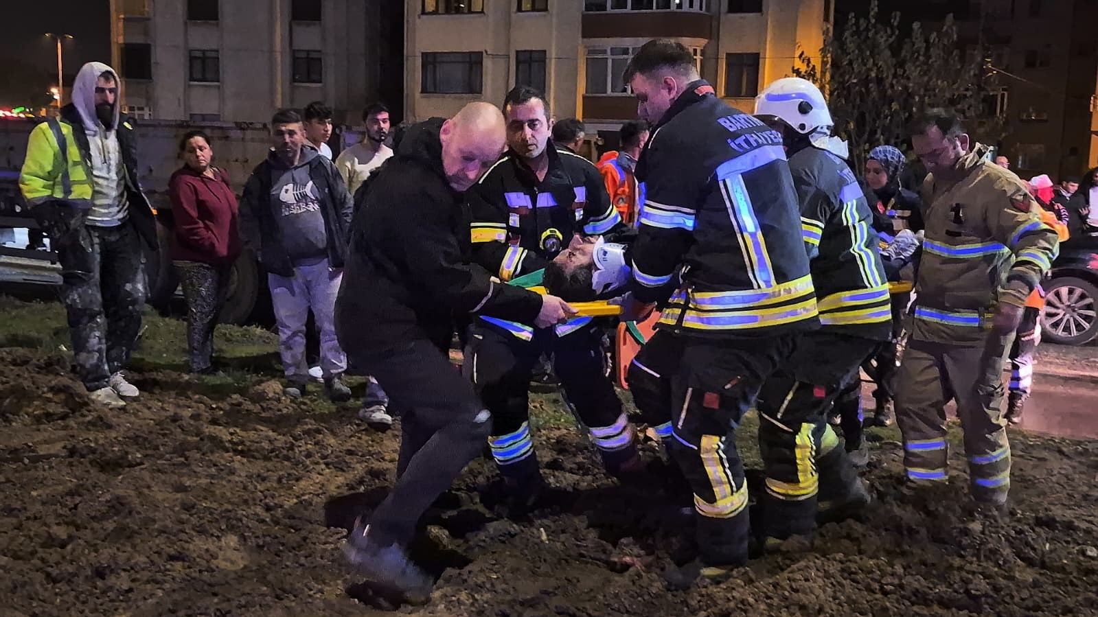 otomobil-tirin-dorsesine-saplandi1-yarali