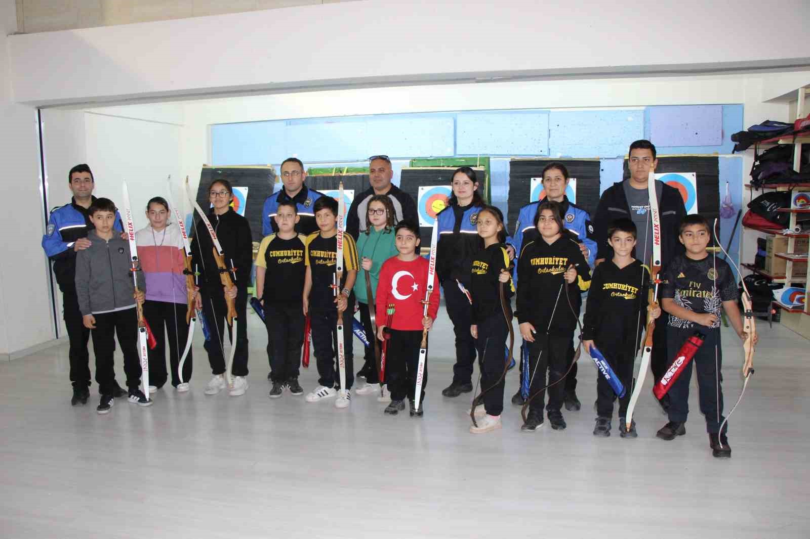 polislerin-destegiyle-okcu-oldular