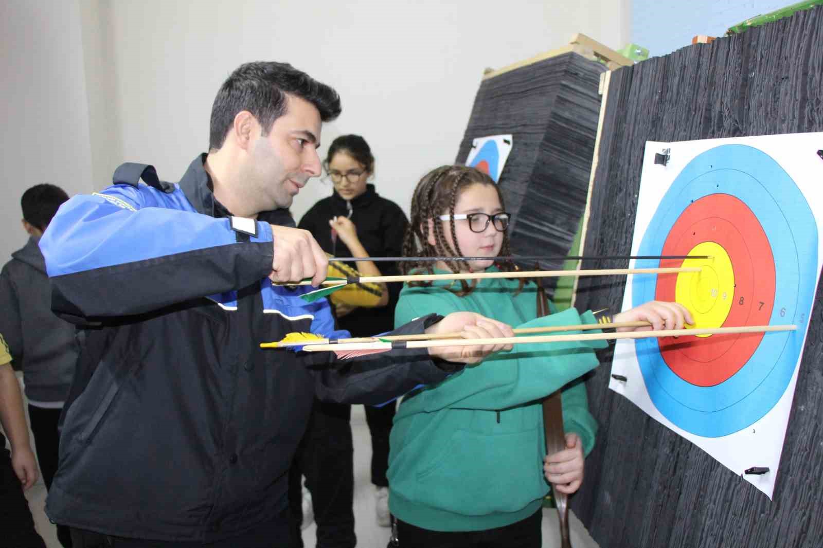 polislerin-destegiyle-okcu-oldular