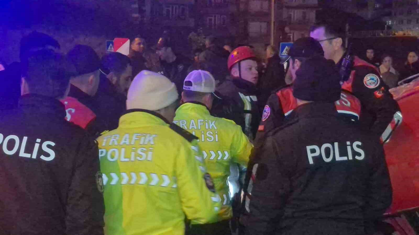 polisten-kacan-arac-takla-atti-3-yarali