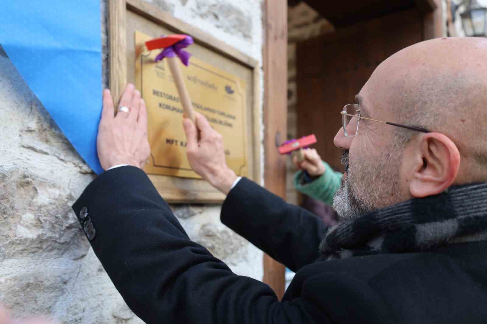 restore-edilerek-korunan-222-yillik-konaga-odul