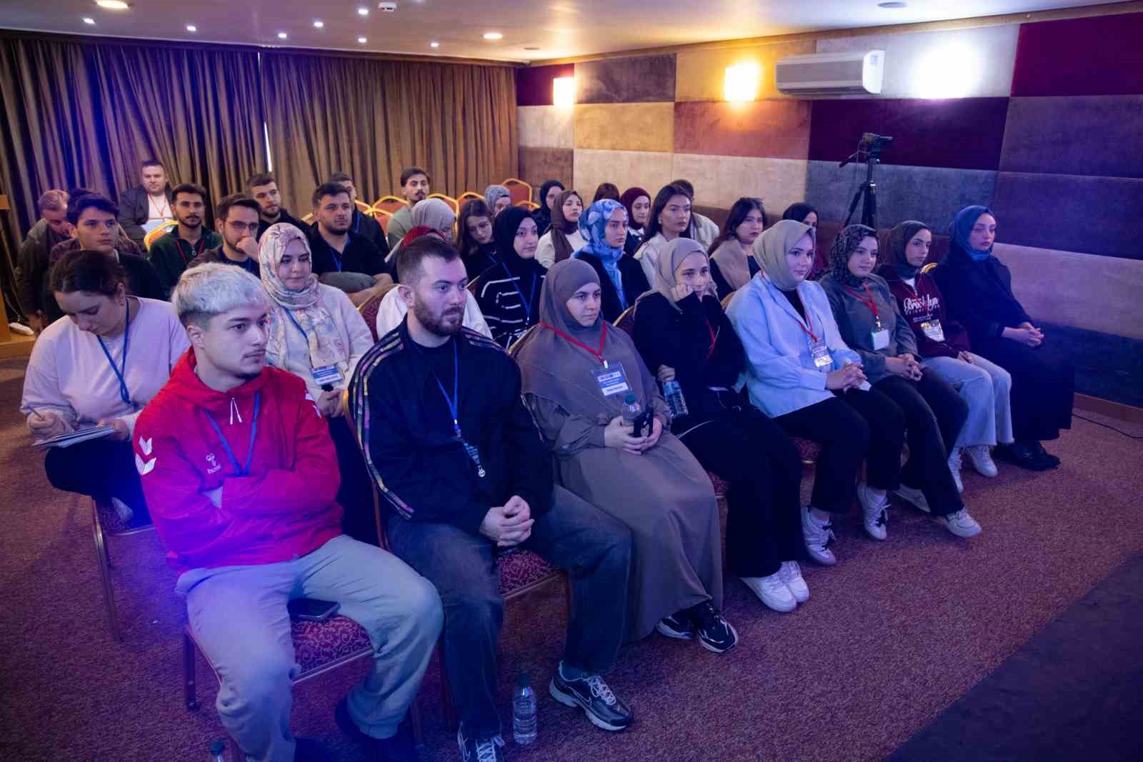 rizede-genclerin-sosyal-medya-bagimliligi-arastiriliyor