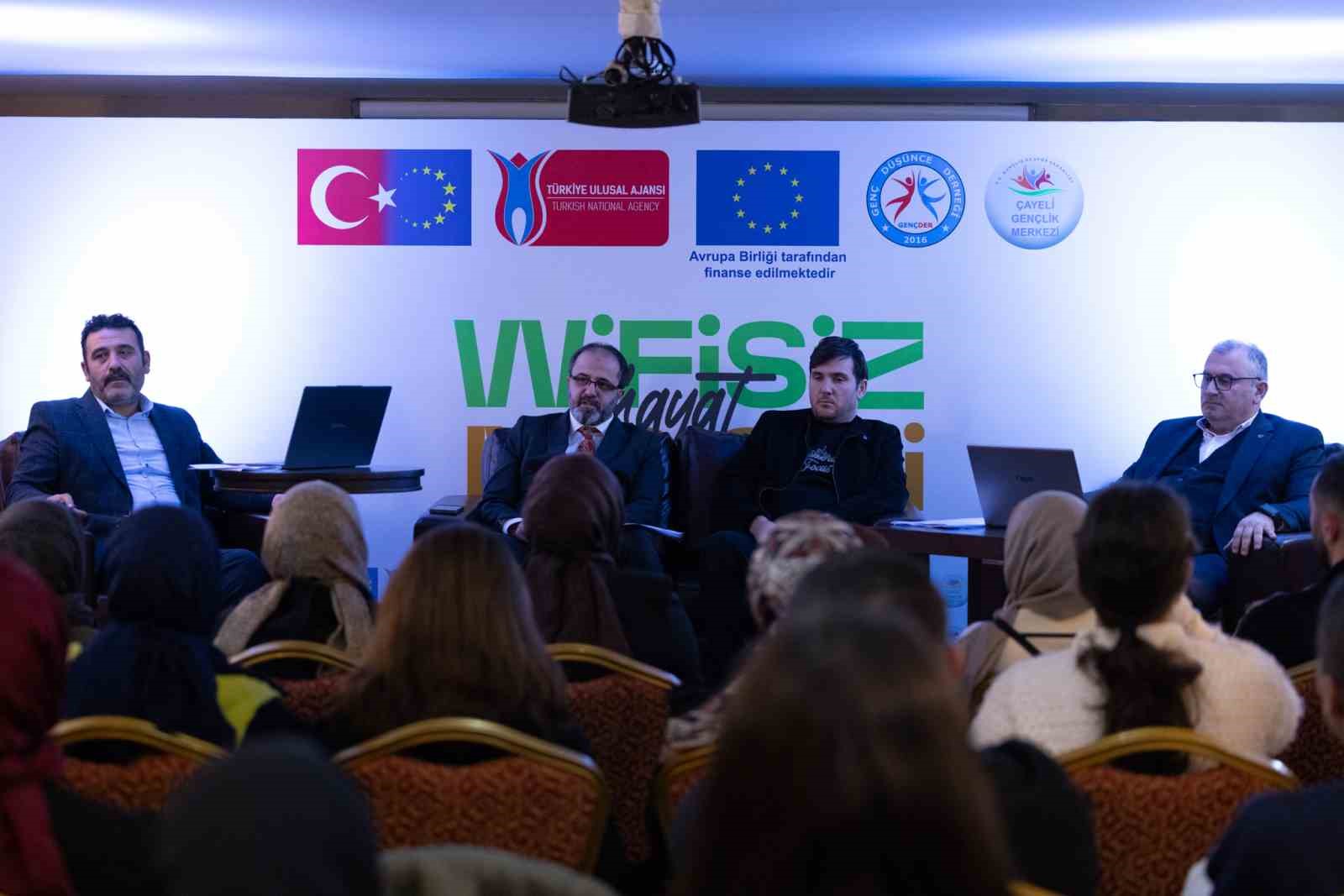 rizede-genclerin-sosyal-medya-bagimliligi-arastiriliyor