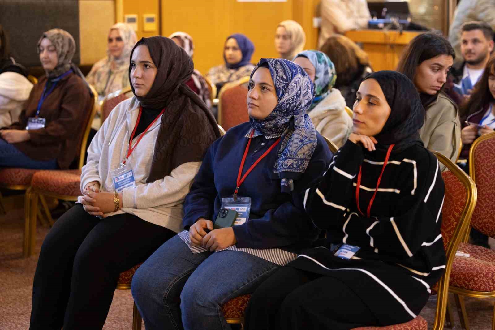 rizede-genclerin-sosyal-medya-bagimliligi-arastiriliyor