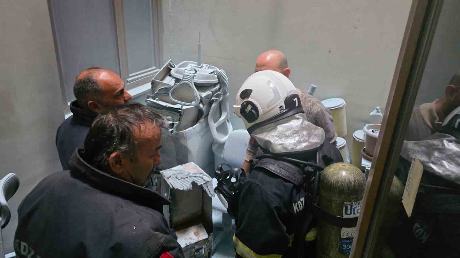 saglik-ocaginin-deposunda-yangin-panigi