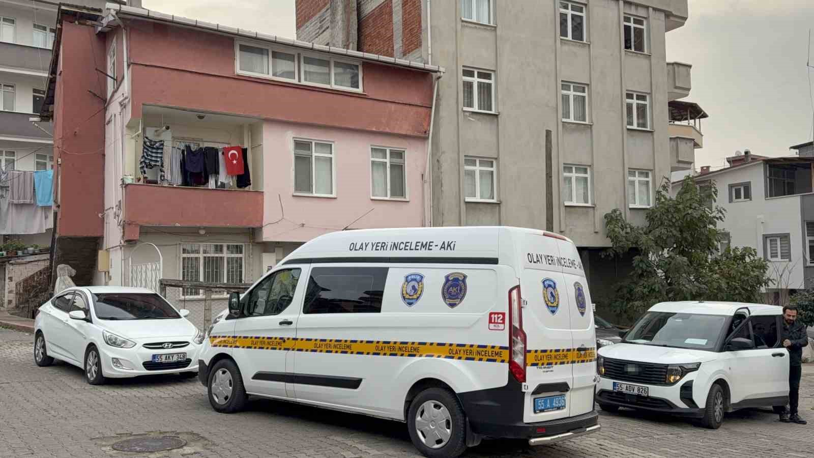 samsunda-3uncu-kattan-dusen-yasli-adami-incir-agaci-kurtardi