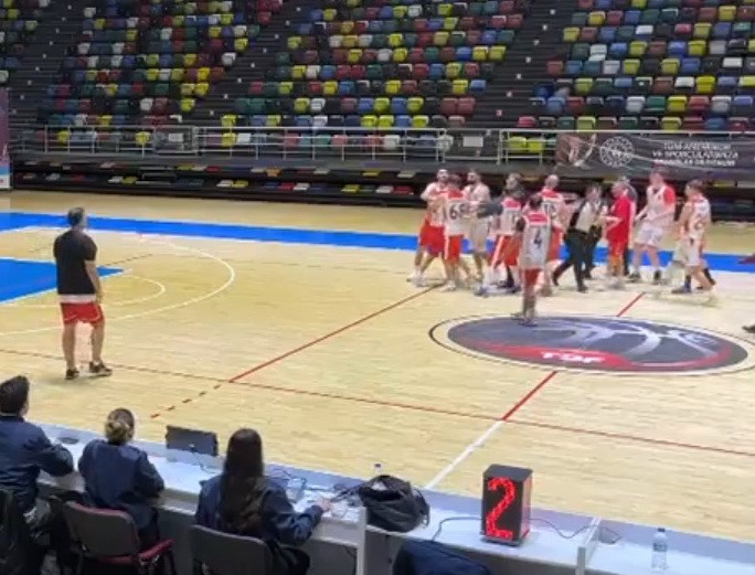 samsunda-basketbol-macinda-oyuncu-hakeme-saldirdi