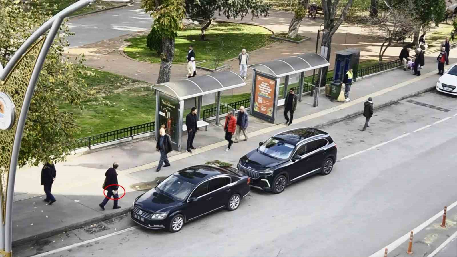 samsunda-iki-yasli-adamin-kavgasini-araya-girenler-onledi