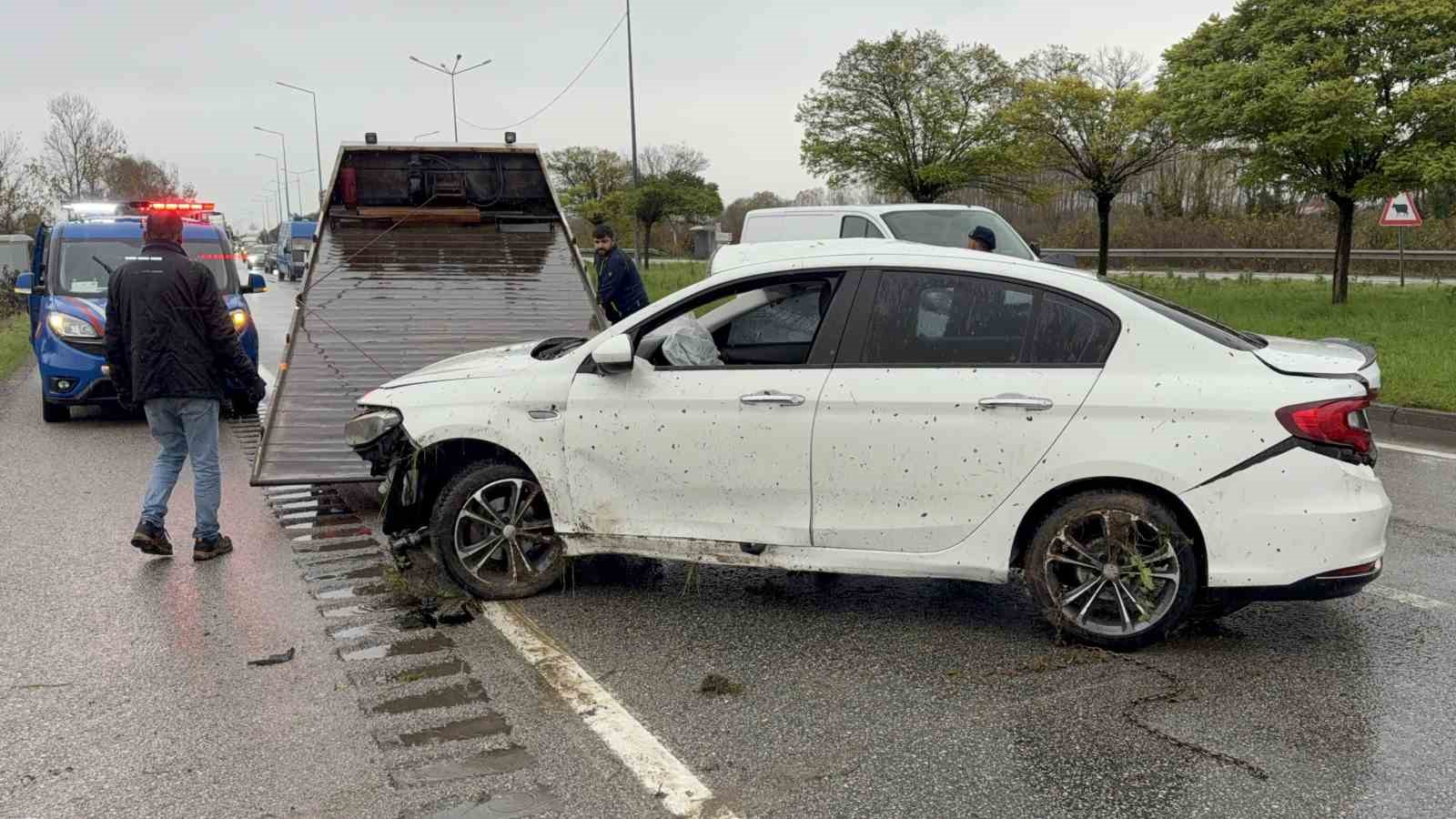 samsunda-otomobil-takla-atti-3-yarali