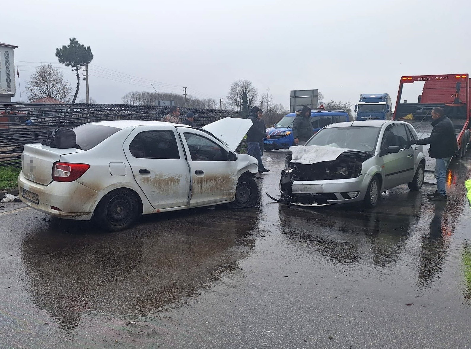 samsunda-uc-aracin-karistigi-kaza-6-yarali