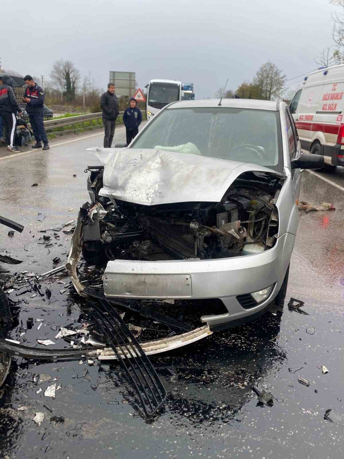 samsunda-uc-aracin-karistigi-kaza-6-yarali