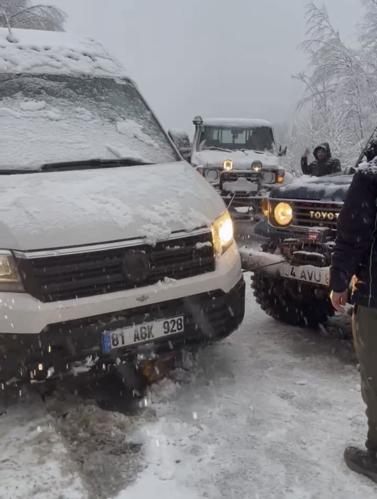 sarampole-kayan-minibusu-off-road-araclari-kurtardi