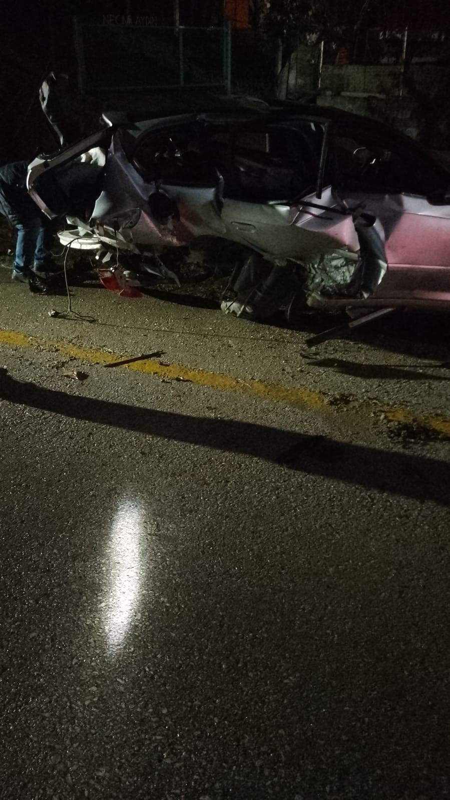 sarampole-yuvarlanan-otomobildeki-kadin-hayatini-kaybetti