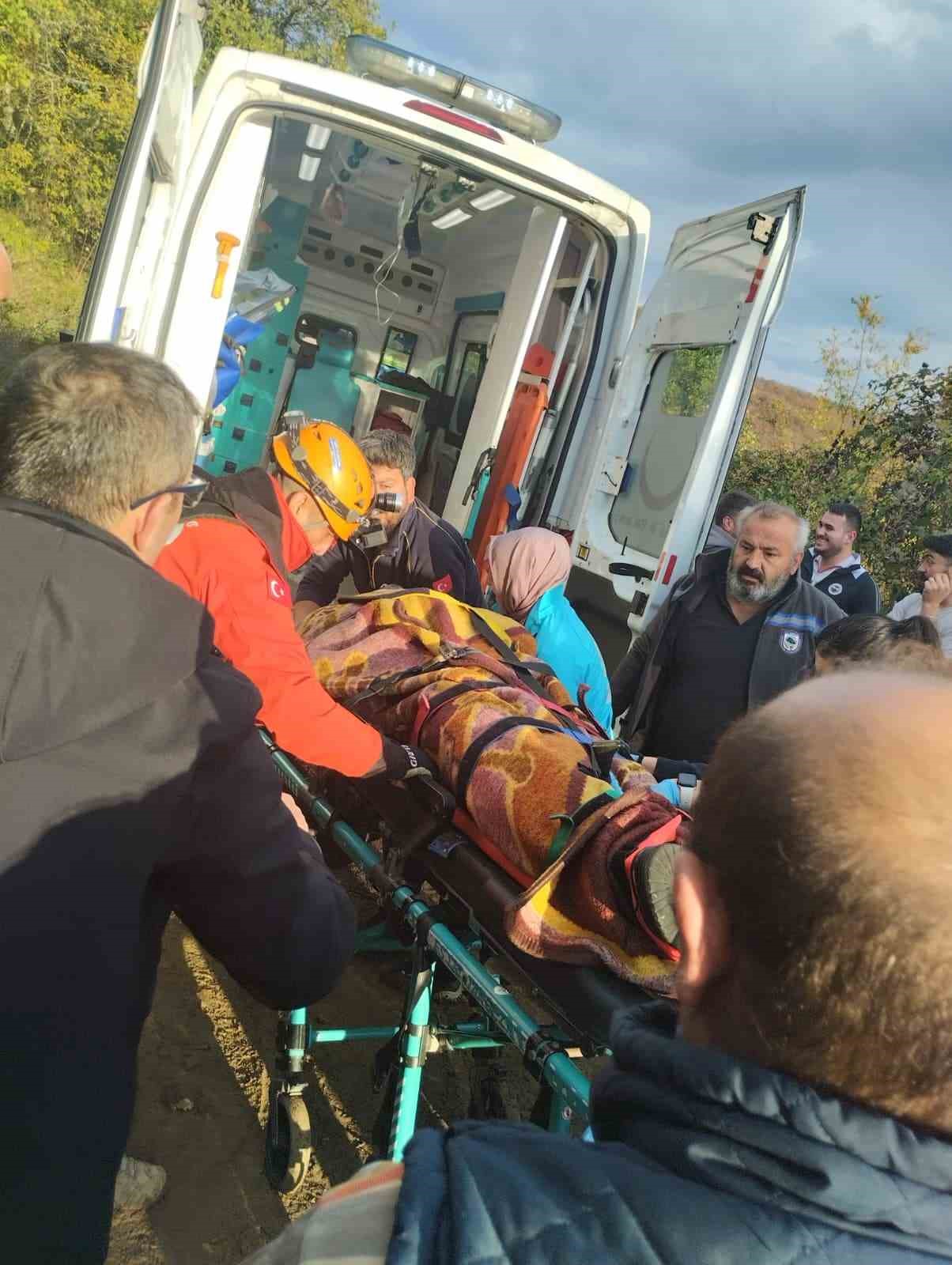 selaleleri-gezmeye-giden-muhtar-30-metre-yukseklikten-duserek-yaralandi