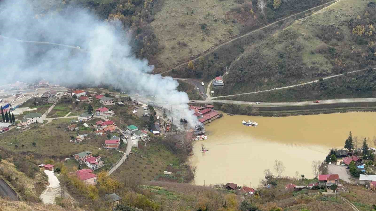 sera-golundeki-turistik-isletmede-yangin