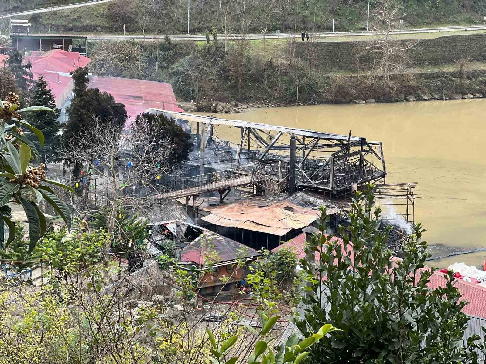 sera-golundeki-turistik-isletmede-yangin