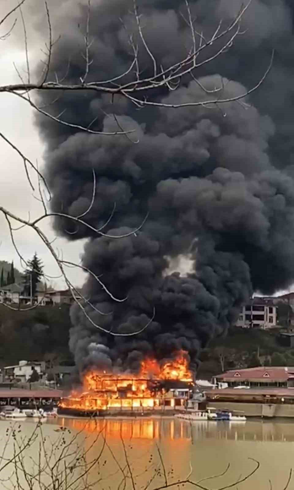 sera-golundeki-turistik-isletmede-yangin