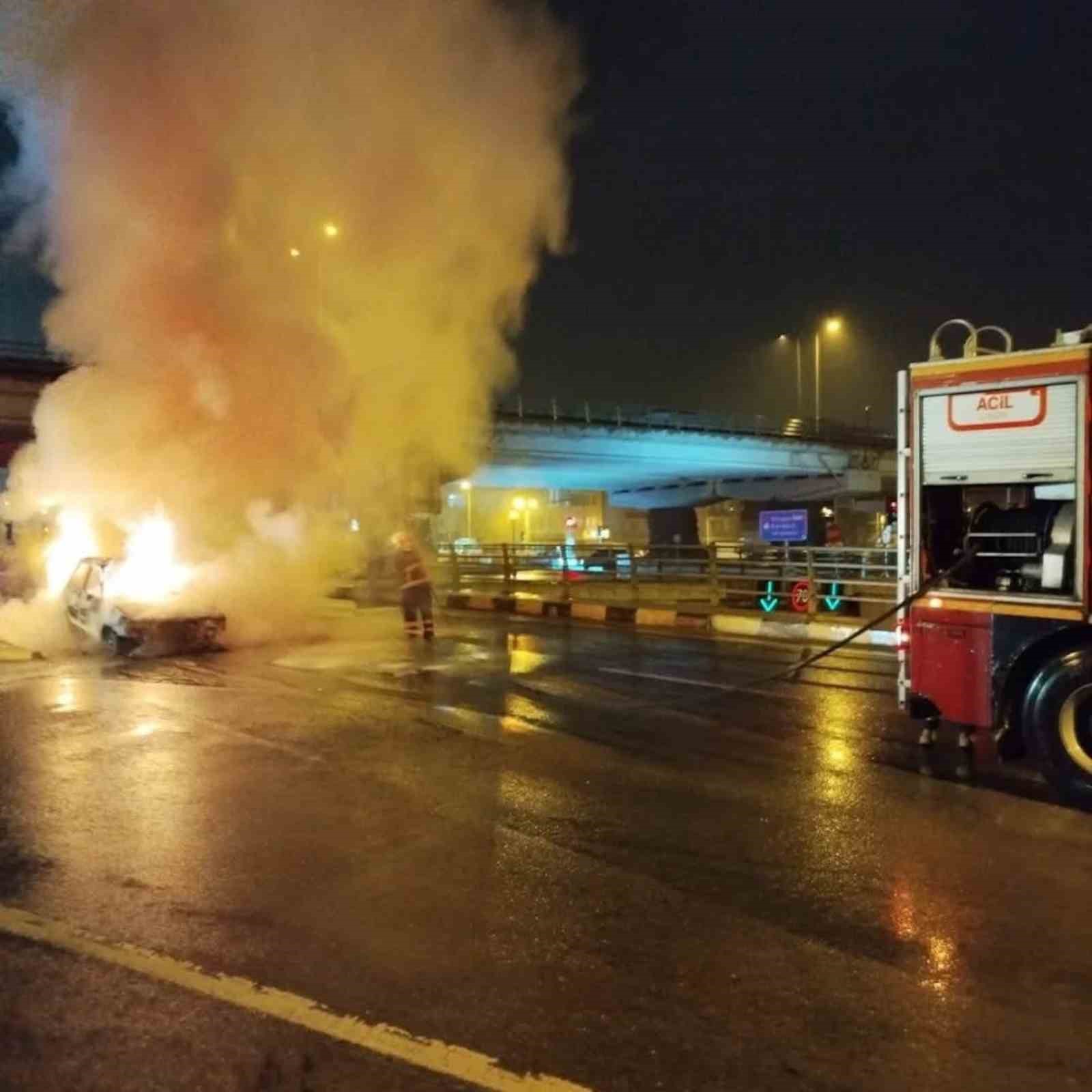 seyir-halindeki-tofas-alev-alev-yandi