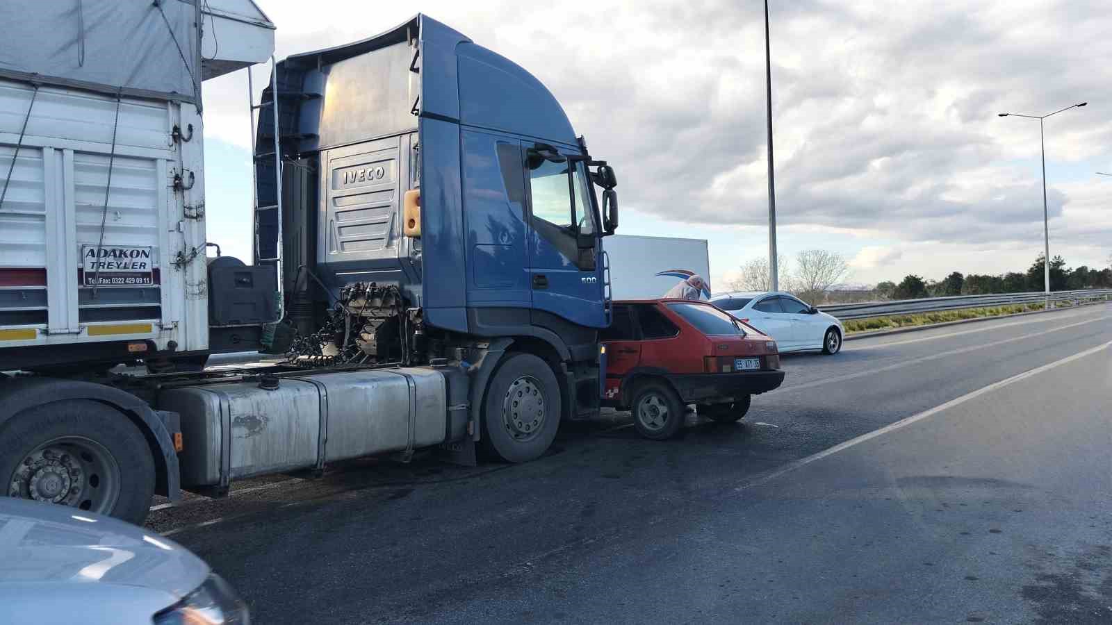 tir-carptigi-otomobili-20-metre-surukledi