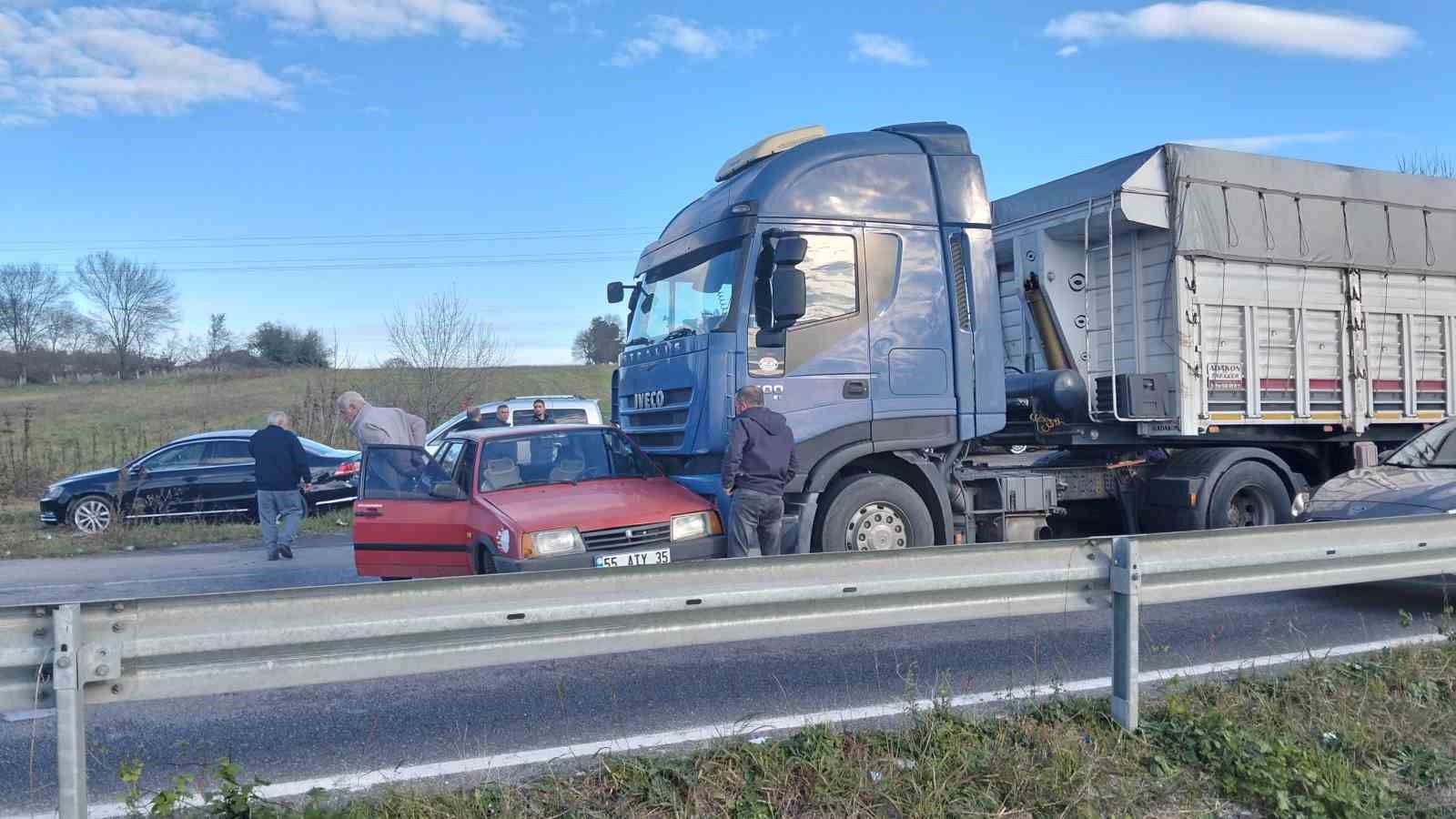 tir-carptigi-otomobili-20-metre-surukledi