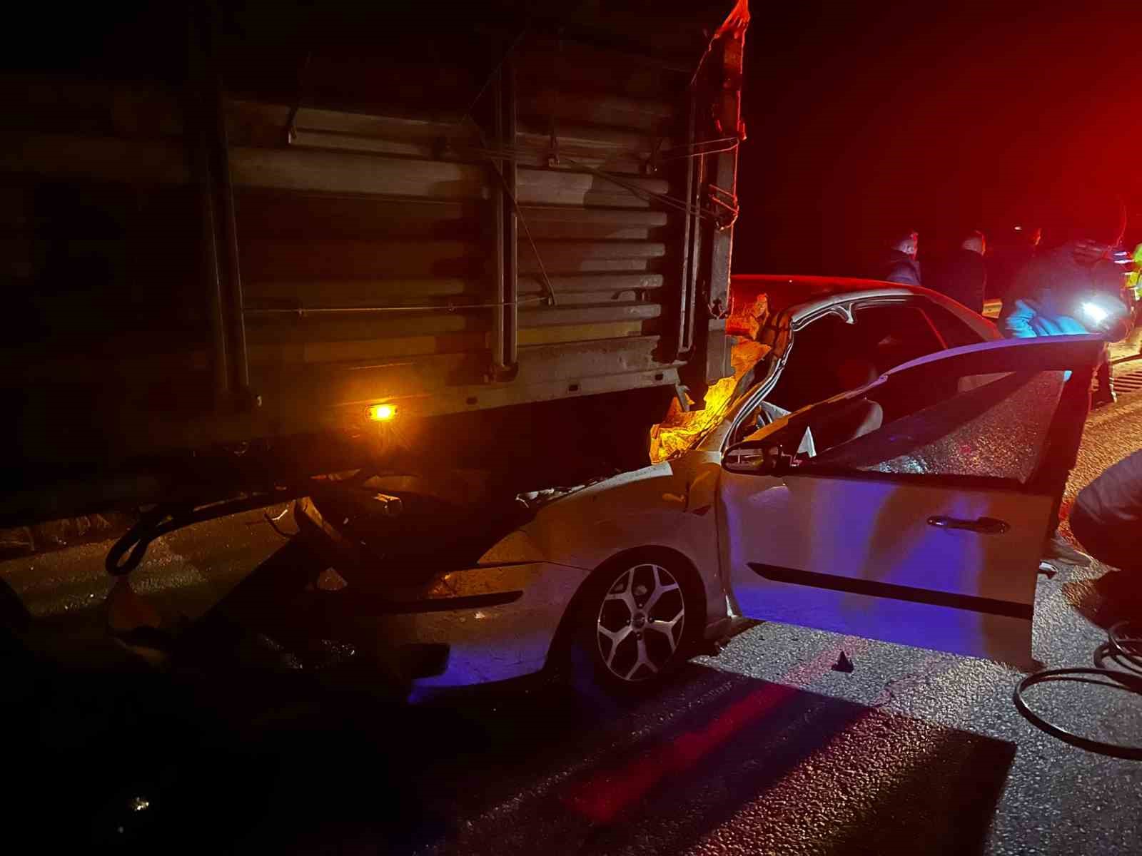 tira-carpan-otomobil-hurdaya-dondu-1-olu