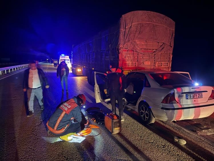 tira-carpan-otomobil-hurdaya-dondu-1-olu