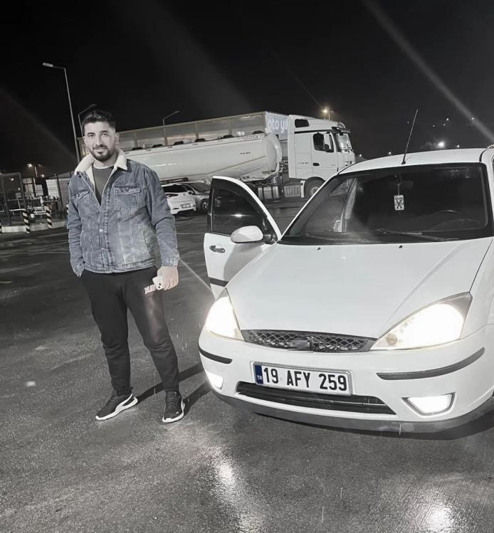 tira-carpan-otomobil-hurdaya-dondu-1-olu