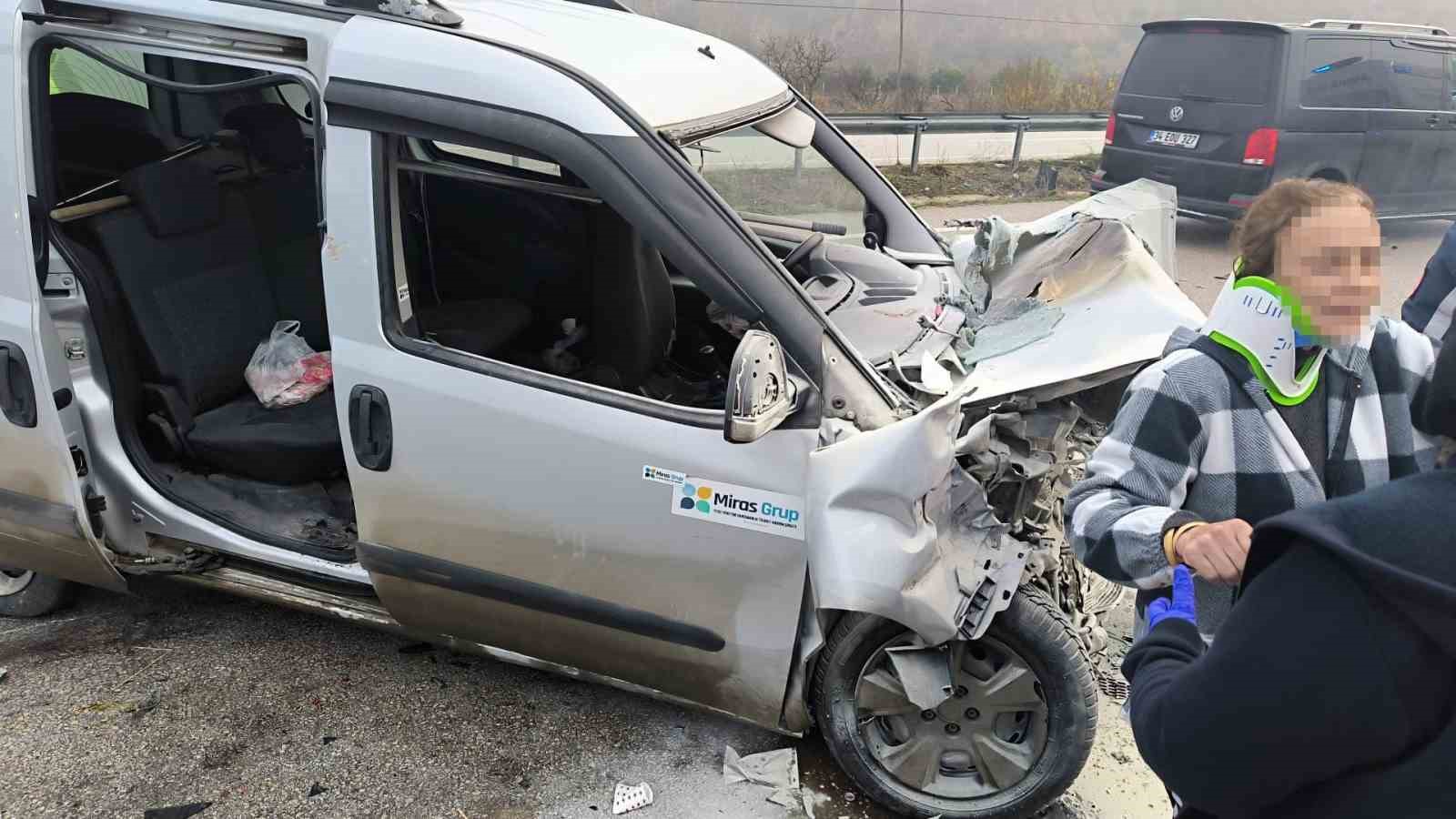 tirla-carpisan-hafif-ticari-arac-alev-aldi-5-yarali