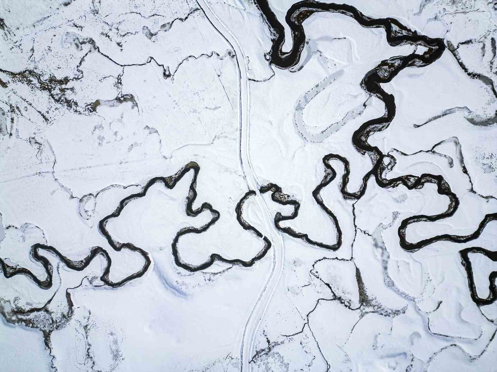 tokat-ordu-sinirinda-donan-mendereslerde-kano-yaptilar